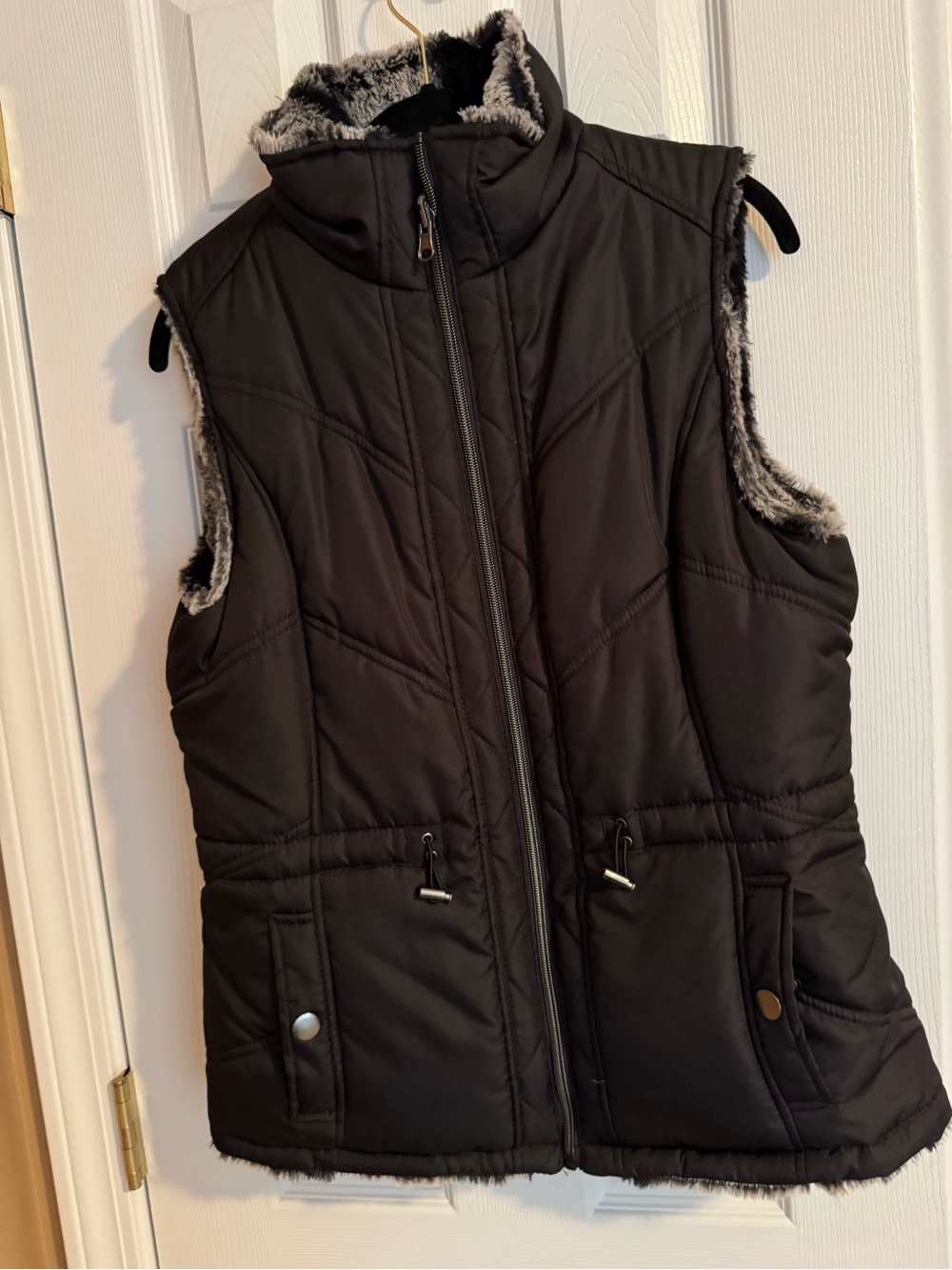 Women's Black Reversible Quilted Faux-Fur Lined Vest
